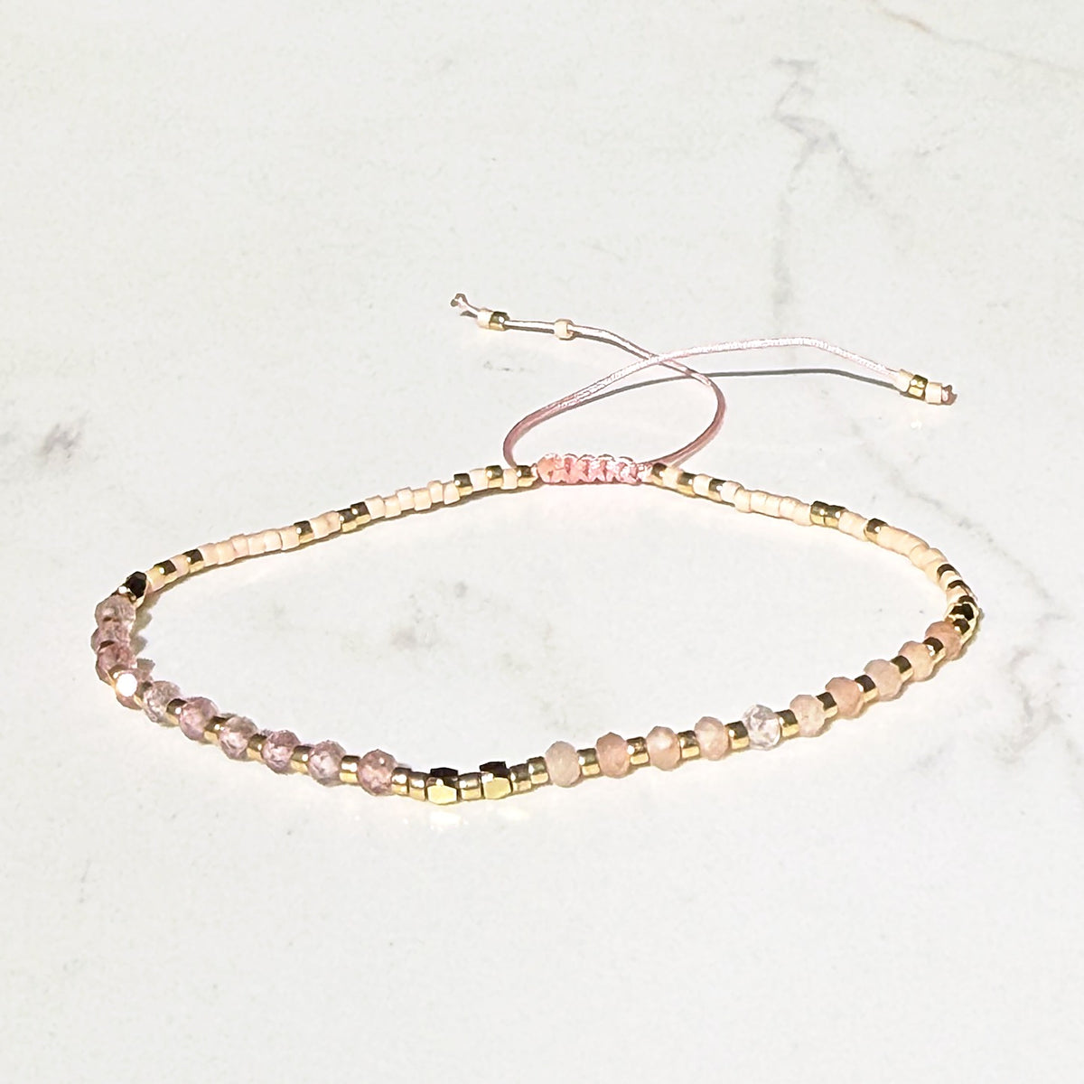 Glow adjustable bracelet in sunstone and strawberry quartz