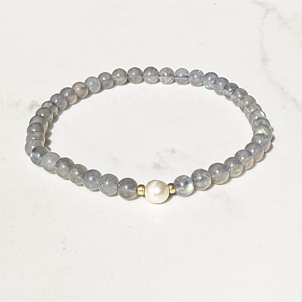 Illumina stretch bracelet in labradorite and freshwater pearl