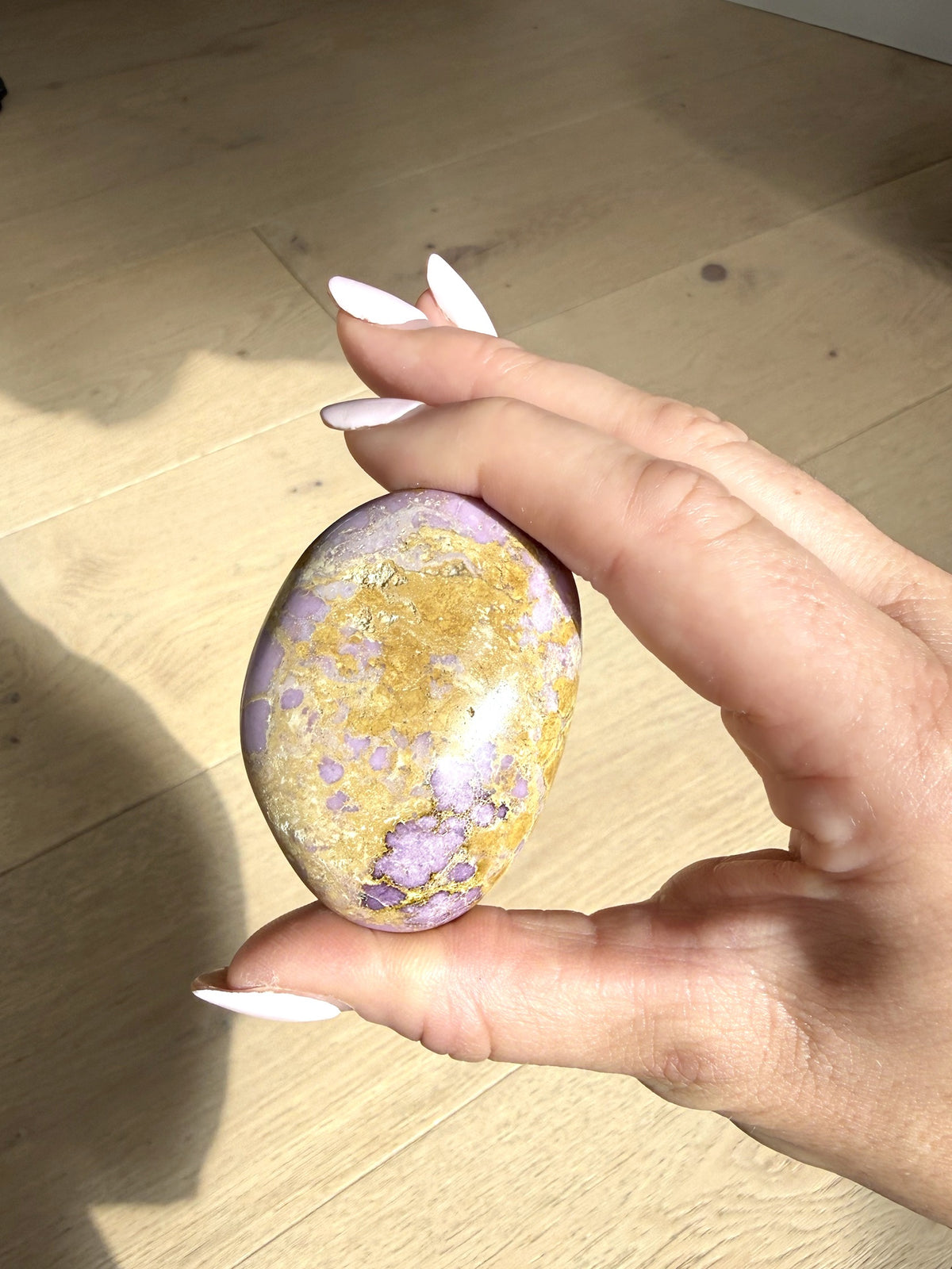 Phosphosiderite meditation stone with lilac patches in golden matrix
