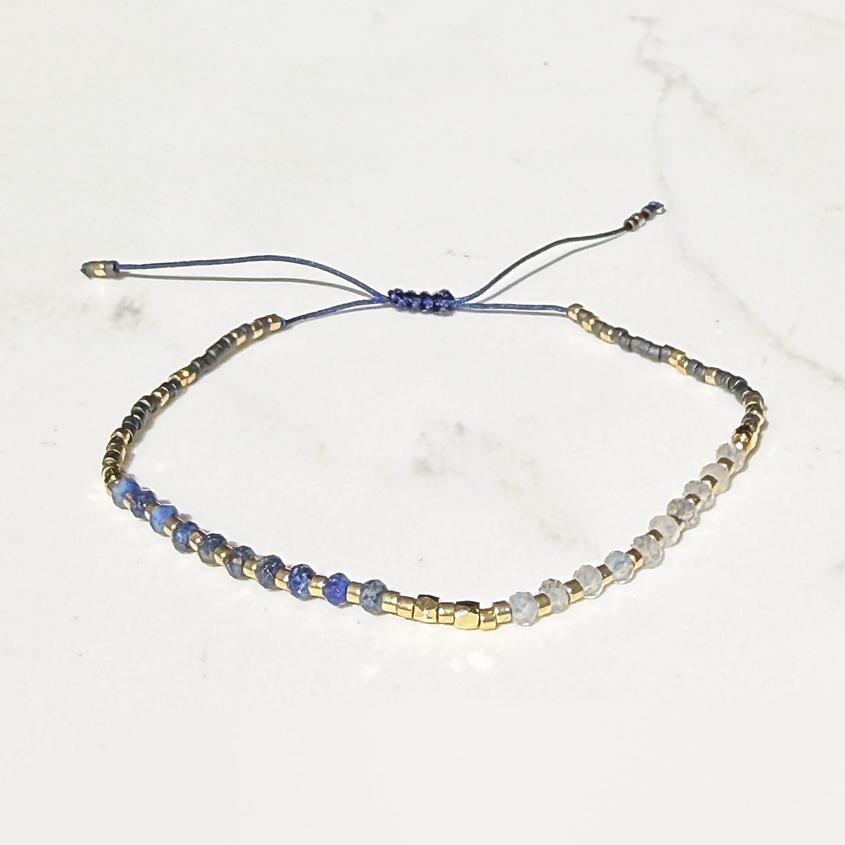 Vision adjustable bracelet in labradorite and lapis lazuli